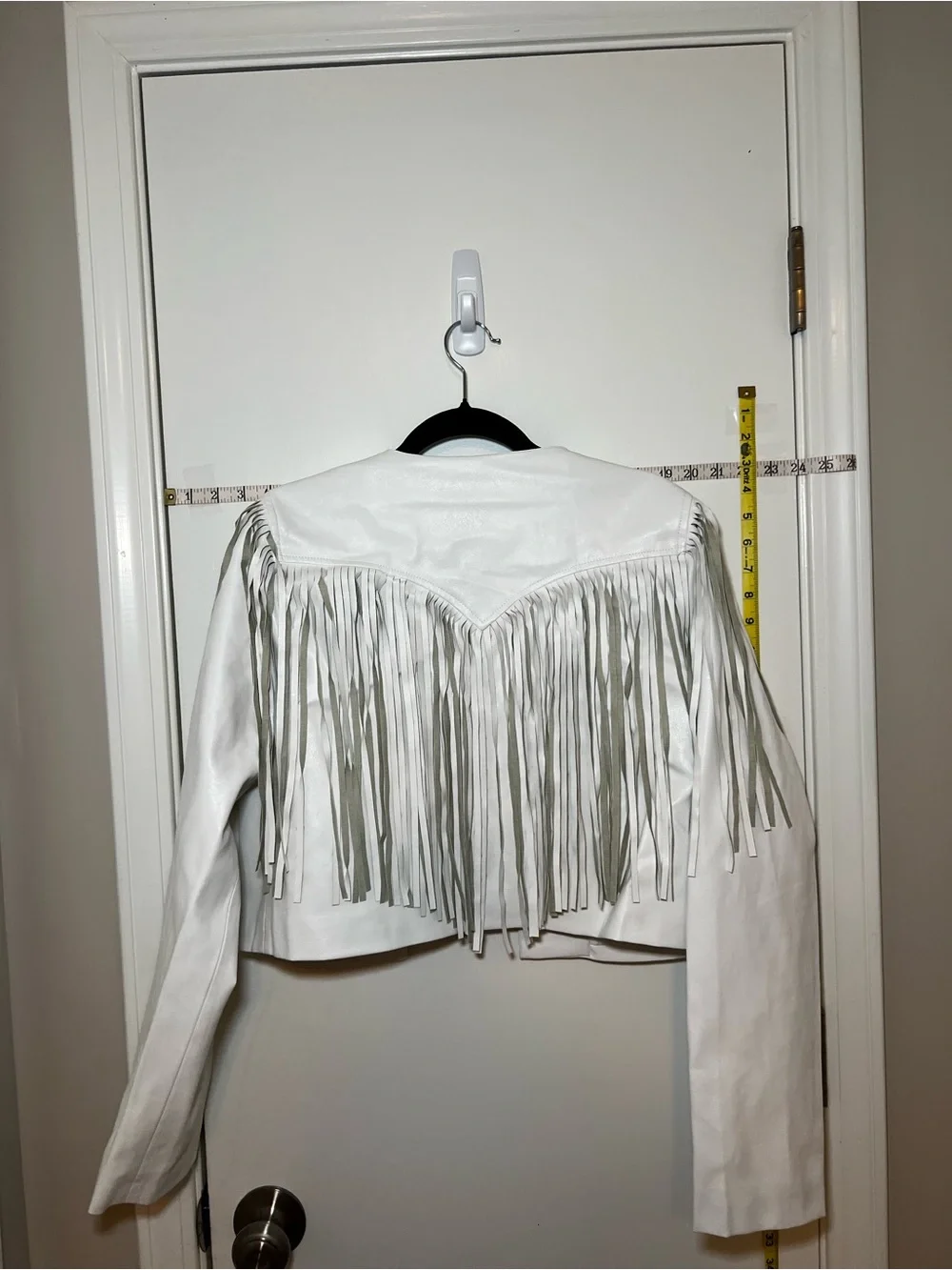 Le Lis NWT White Fun Fringe Faux Leather Cropped Jacket V Back Detail